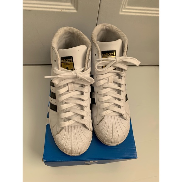 Boys high top Adidas - Picture 2 of 5